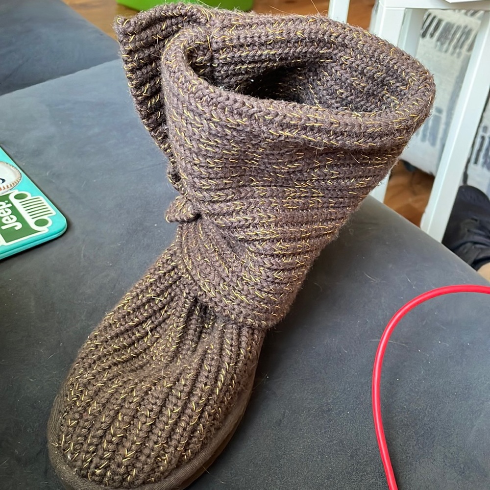 UGG Size 8. Brown and Gold